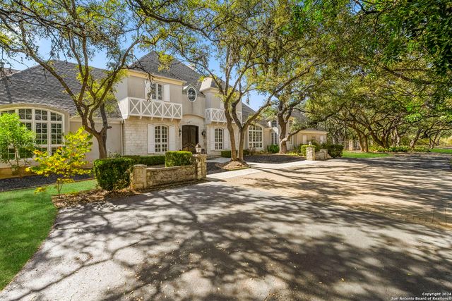 $3,500,000 | 100 Tomahawk Trail | Hill Country Village