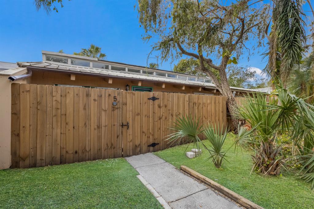 New Fence to the front entry and patio