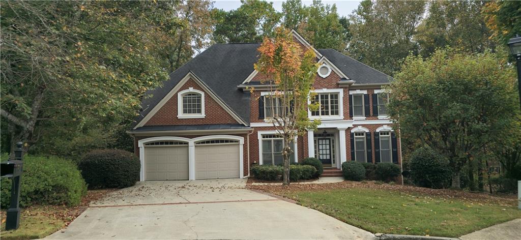 a view of a yard in front of house