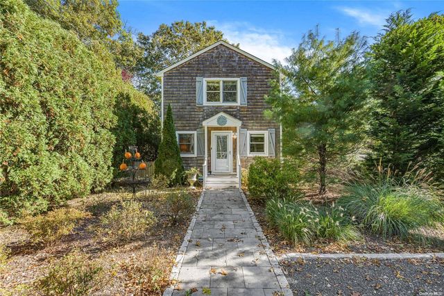 $750,000 | 3 Elm Street | Hampton Bays