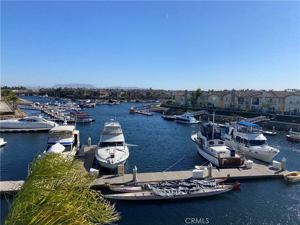 a picture of a lake view