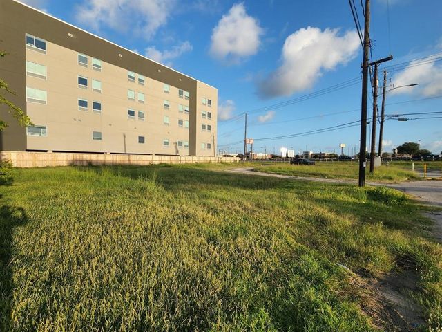 $499,000 | 6201 Broadway Street | Galveston