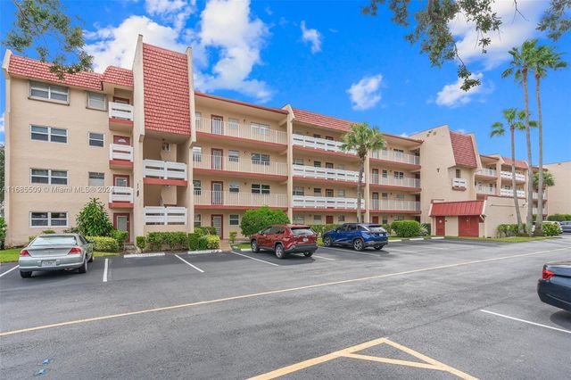 $158,000 | 1050 Country Club Drive, Unit 403 | Margate