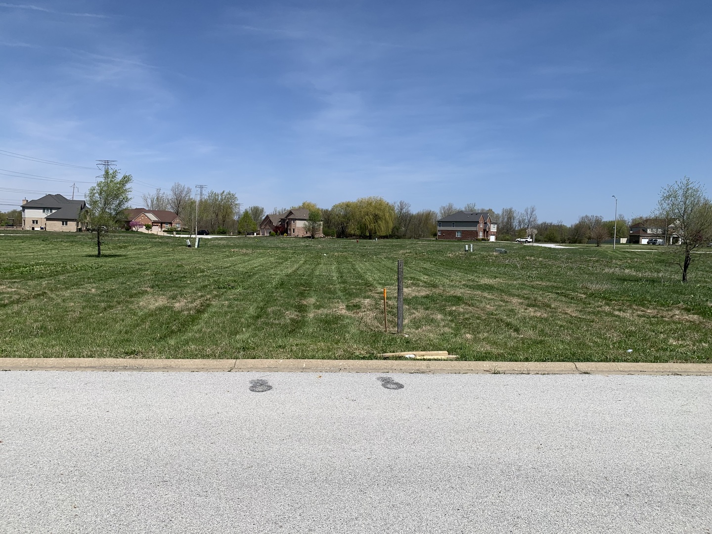 a view of a field with grassy field