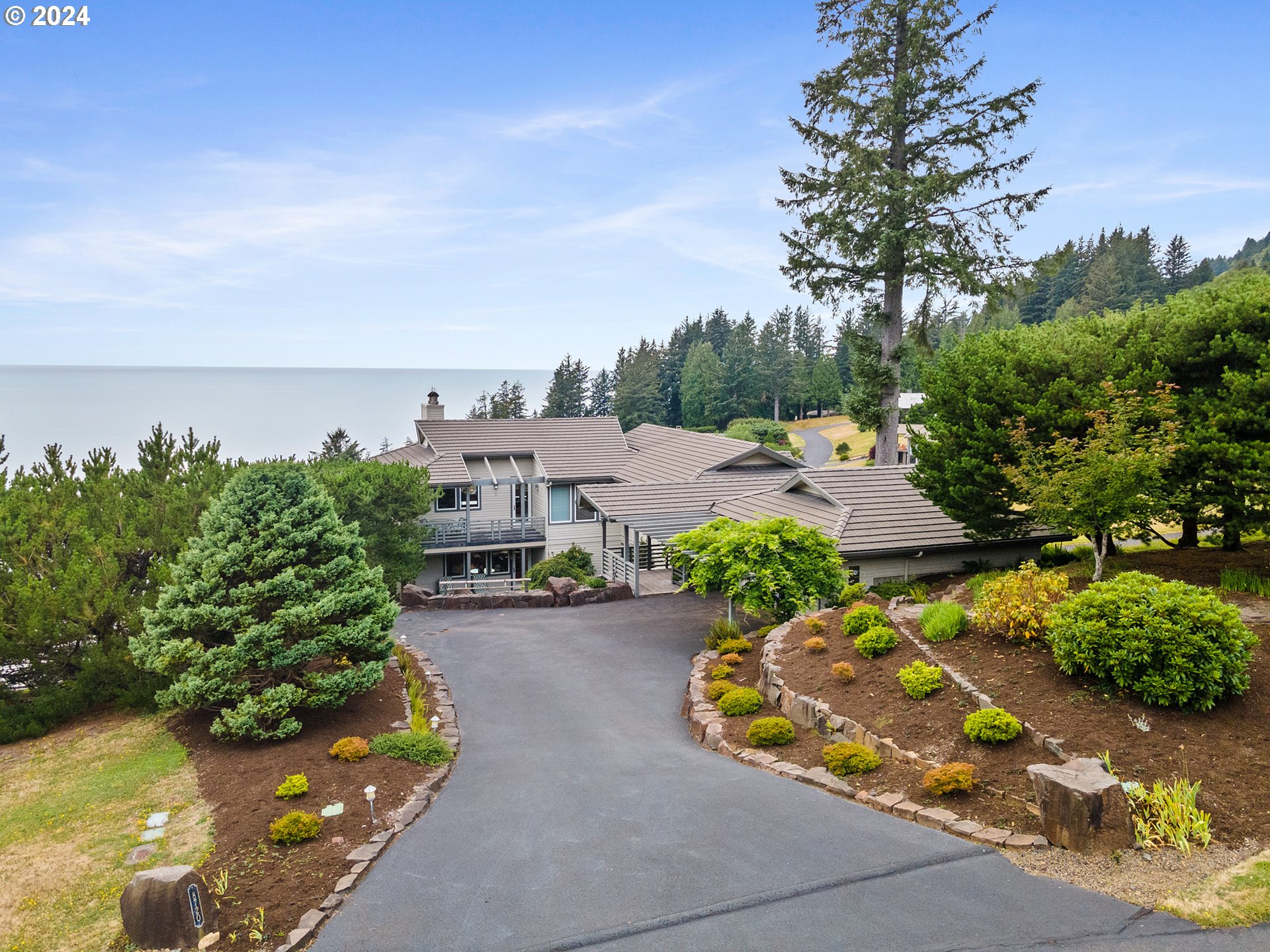 an aerial view of a house with yard swimming pool and outdoor seating