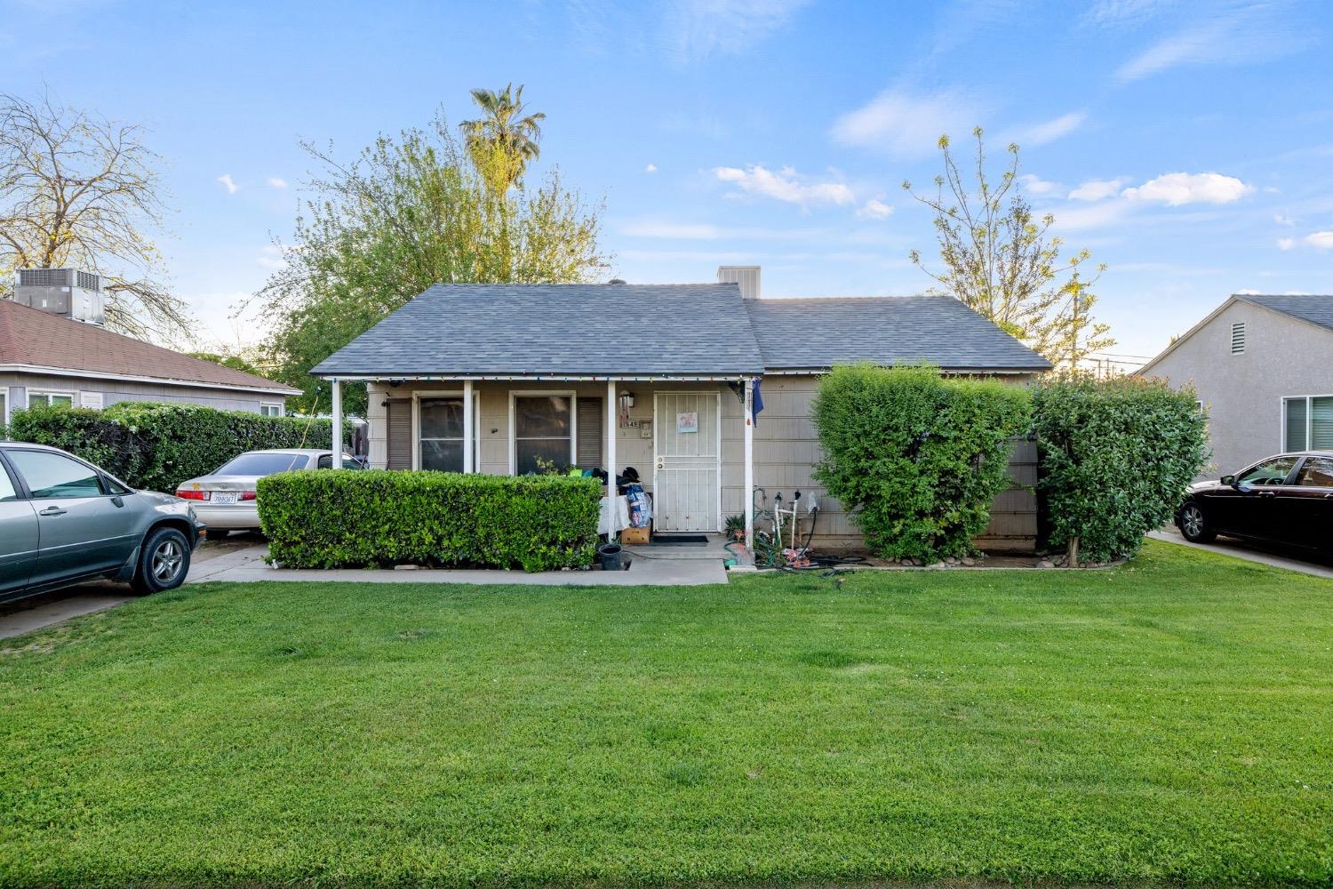 a view of a house with a backyard