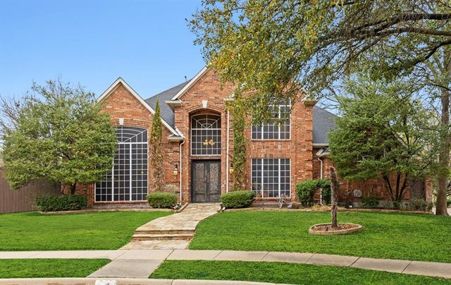 $965,500 | 5601 Woodhaven Court | Plano