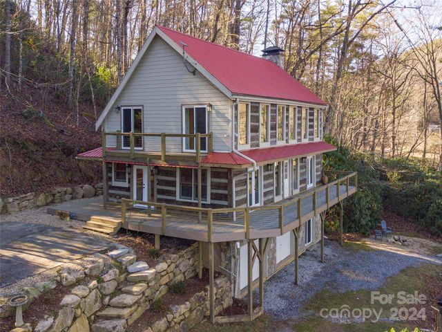 $1,595,000 | 1679 Woods Mountain Trail | Hamburg Township - Jackson County