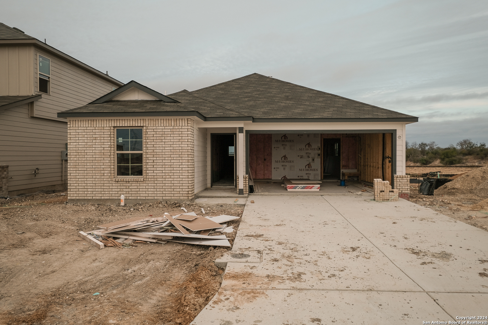 a house view with a outdoor space