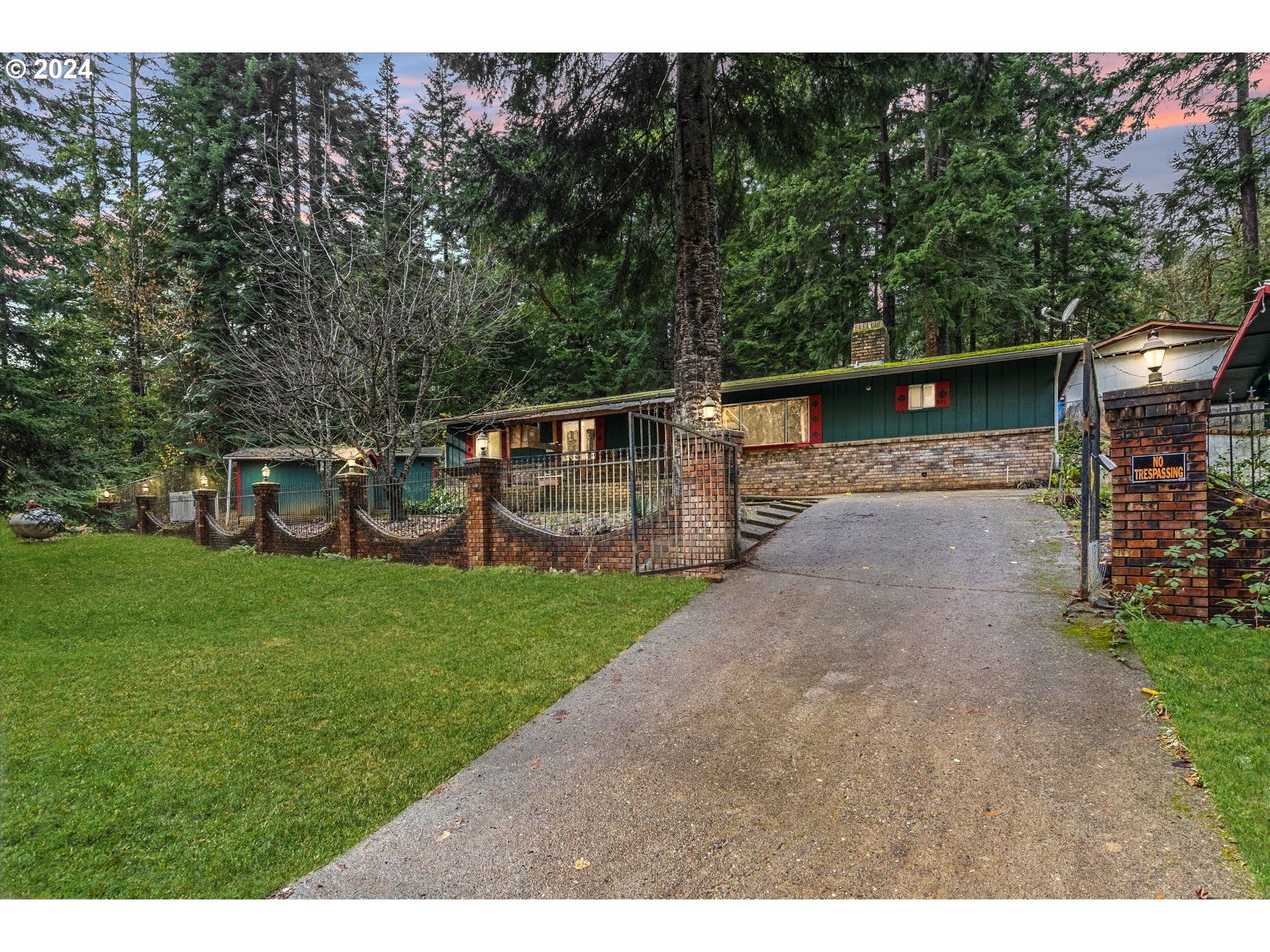 a view of a backyard with sitting area