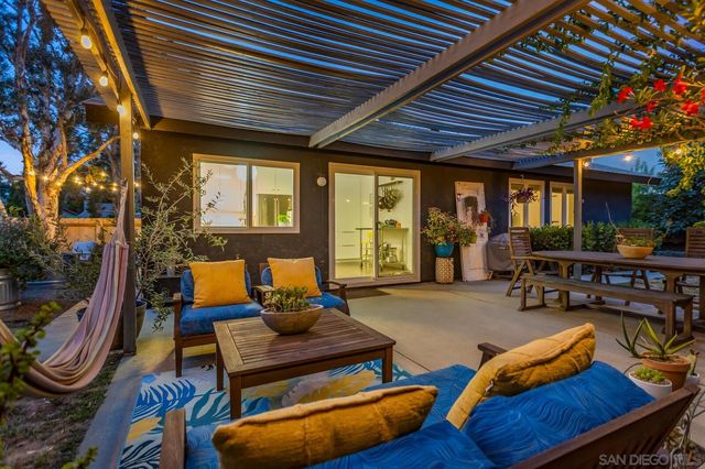 $1,049,000 | 398 Compass Road | Loma Alta