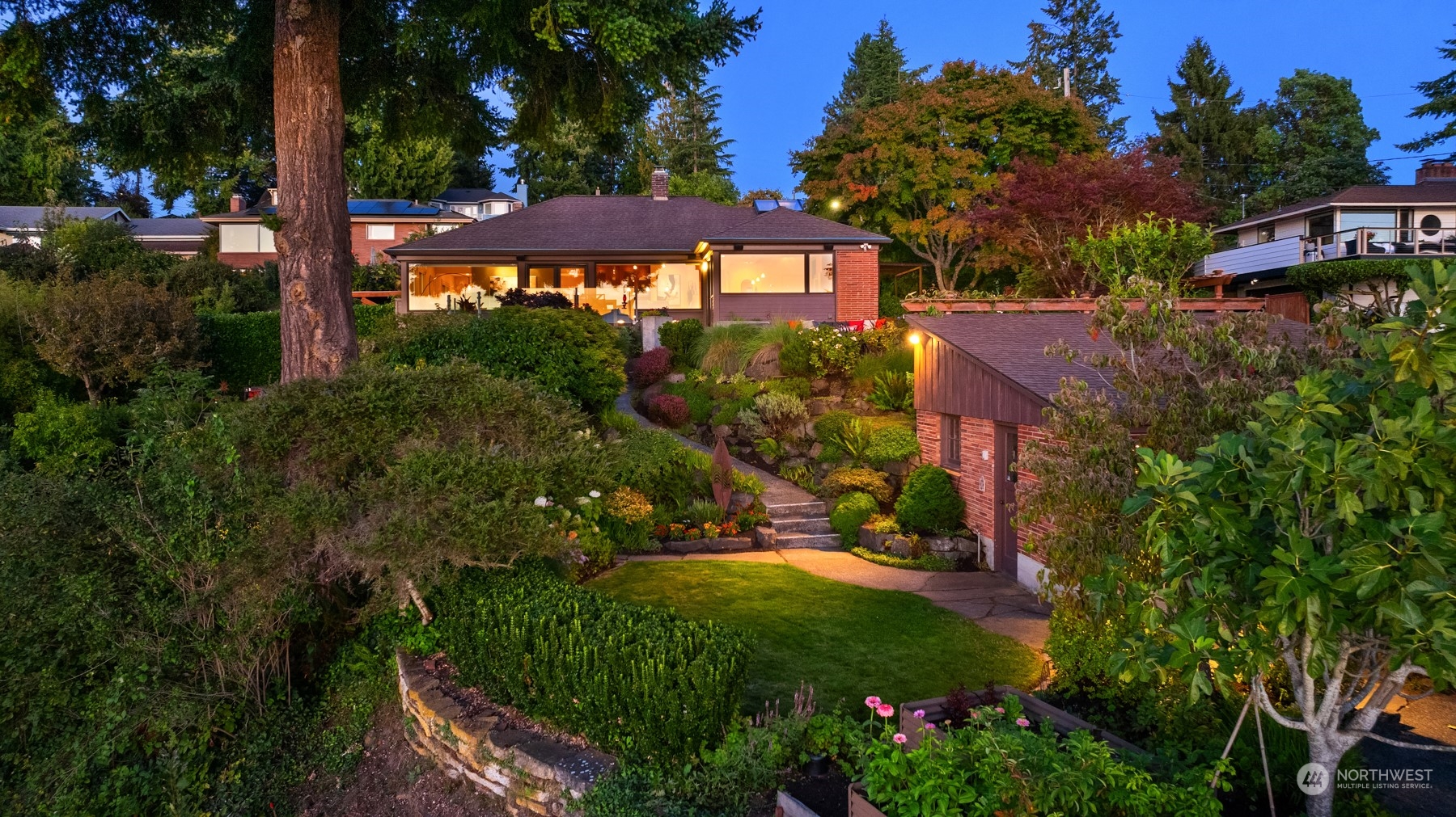 a view of a yard in front of house