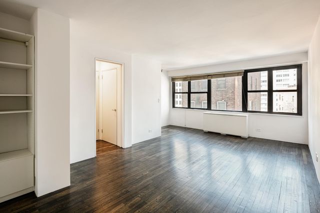 $550,000 | 115 East 9th Street, Unit 11P | Greenwich Village