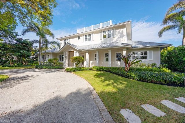 $9,600,000 | 661 6th Avenue North | Olde Naples