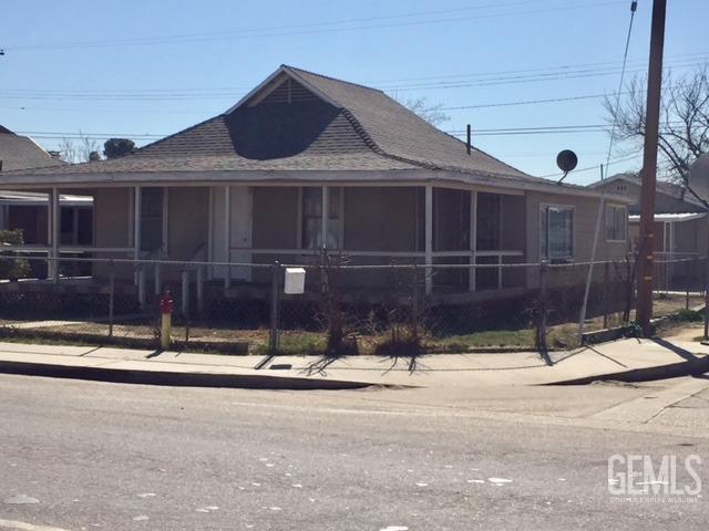 a view of a house with street