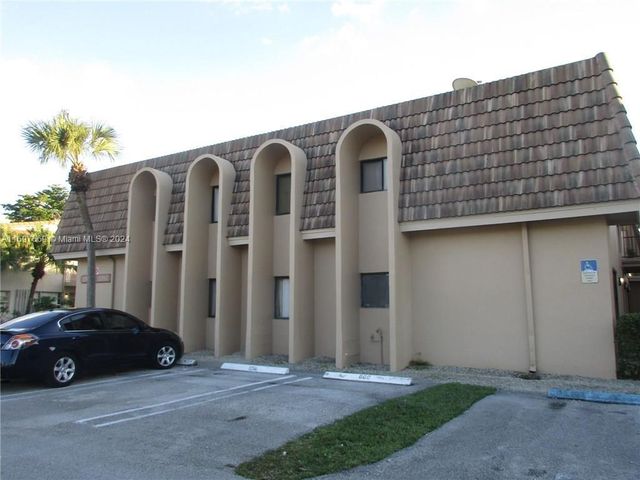 $1,745 | 10856 Royal Palm Boulevard, Unit 10856 | Country Club