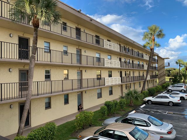 $2,300 | 9355 Southwest 8th Street, Unit 202 | Sandalfoot Cove