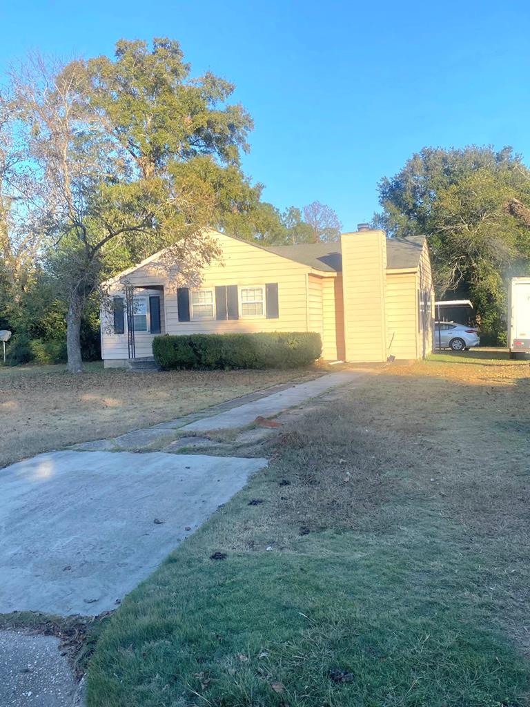 a view of a house with a yard and garage