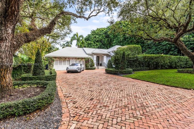 $3,750,000 | 7030 Old Cutler Road | Biscayne Bay