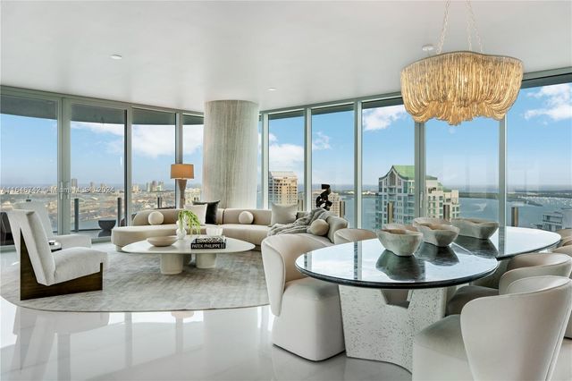 $9,500,000 | 300 Biscayne Blvd Way, Unit 4101 | Downtown Miami