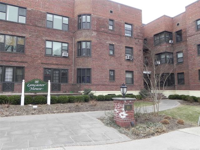 $2,450 | 160 South Middle Neck Road, Unit 2J | Russell Gardens Village