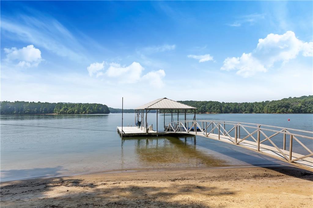 Private Beach, great dock, BIG WATER