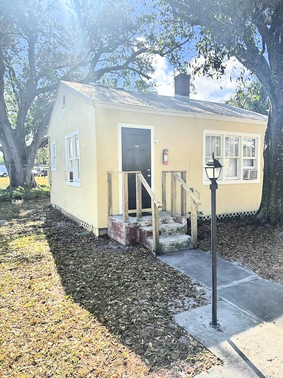 a view of a house with a backyard