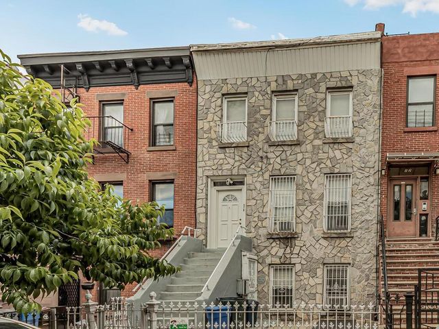 $1,140,000 | 14 Marconi Place | Bedford-Stuyvesant