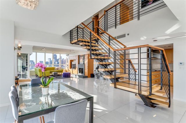 $1,995,000 | 3030 McKinney Avenue, Unit 2301 | LaTour