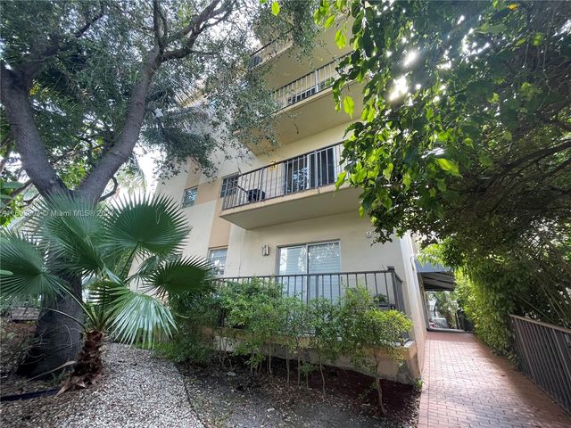 $429,000 | 821 Euclid Avenue, Unit 403 | Flamingo-Lummus