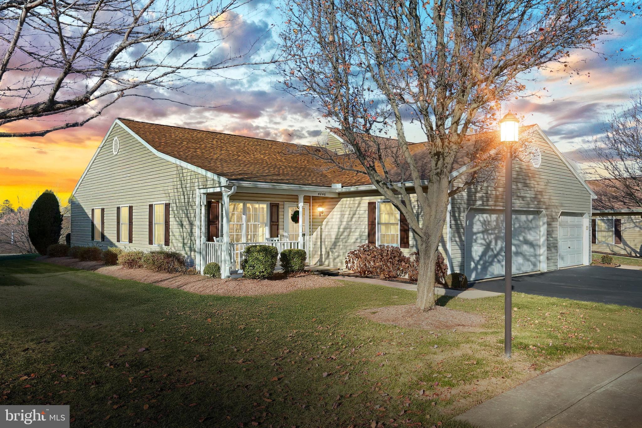 a view of a house with backyard and trees