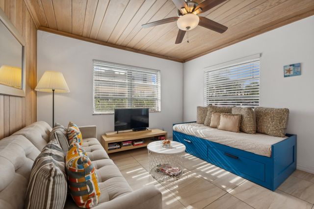 $499,000 | 30 Andrews Avenue, Unit 20B | Delray Beach Association