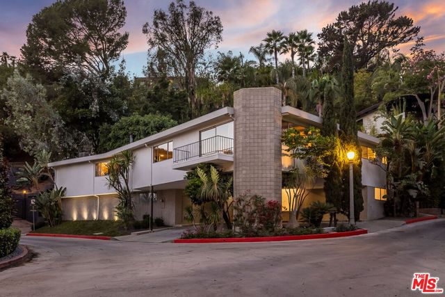 $3,295,000 | 1501 Schuyler Road | Beverly Hills Post Office