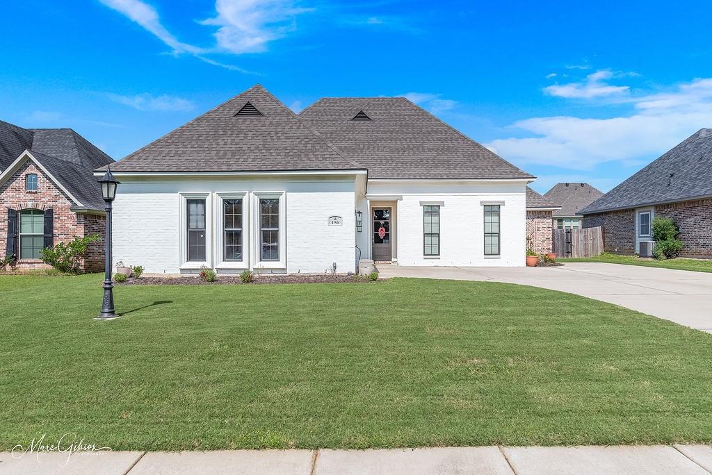 a view of a house with yard and front view of a house