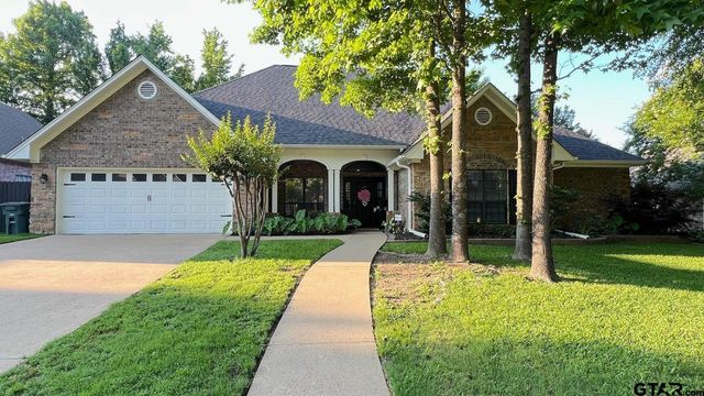 $479,900 | 1205 Parkview Drive | Southwest Tyler