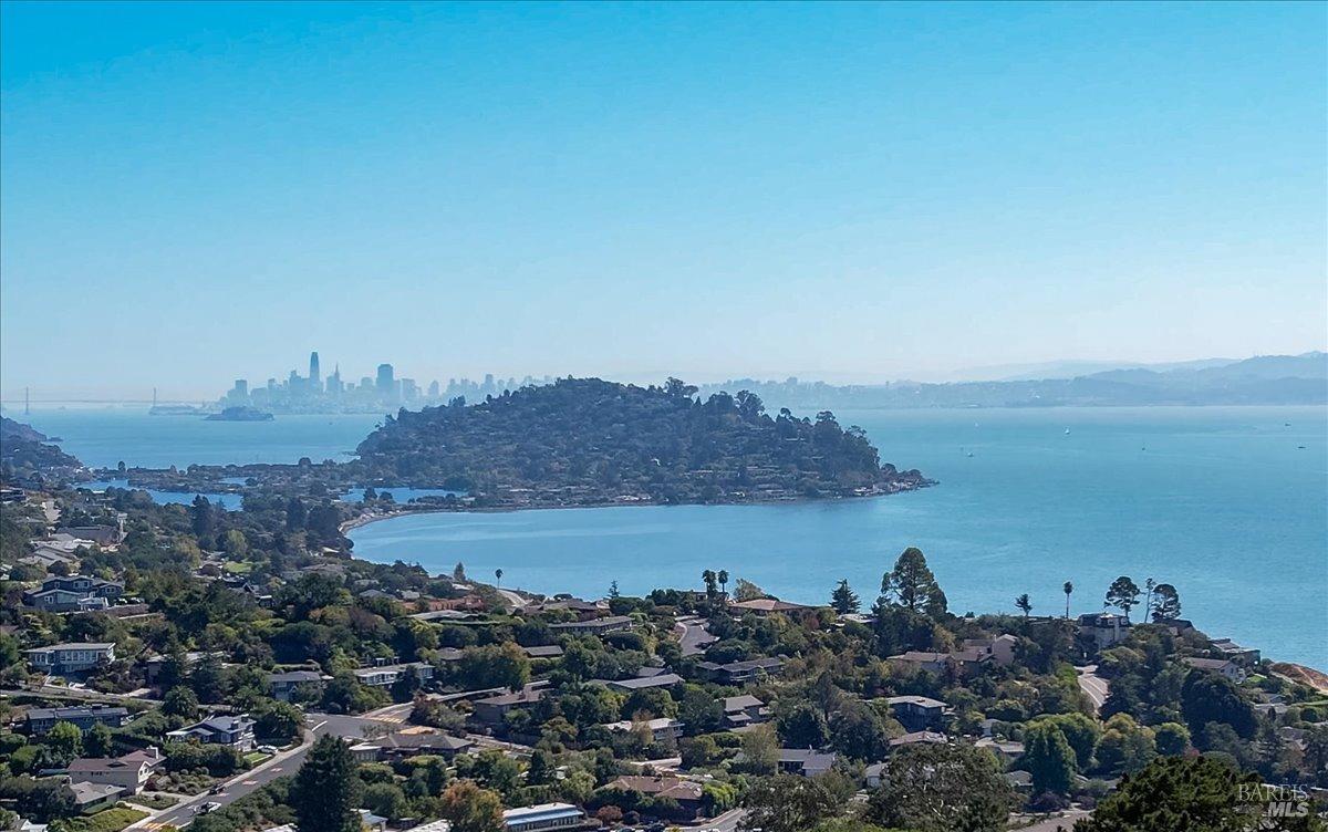 Spectacular panoramic city skyline views, Belvedere Island and the San Francisco Bay