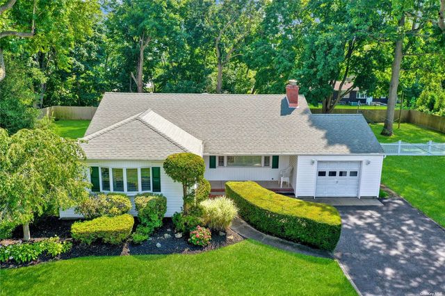 $699,500 | 228 Jericho Street | East Islip