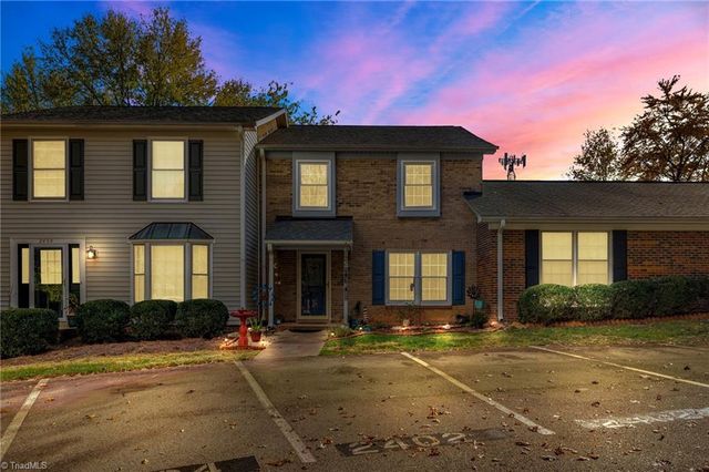 $229,000 | 2402 Cottage Place | Woodridge