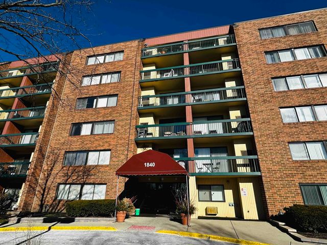 $230,000 | 1840 Huntington Boulevard, Unit 203 | Hoffman Estates