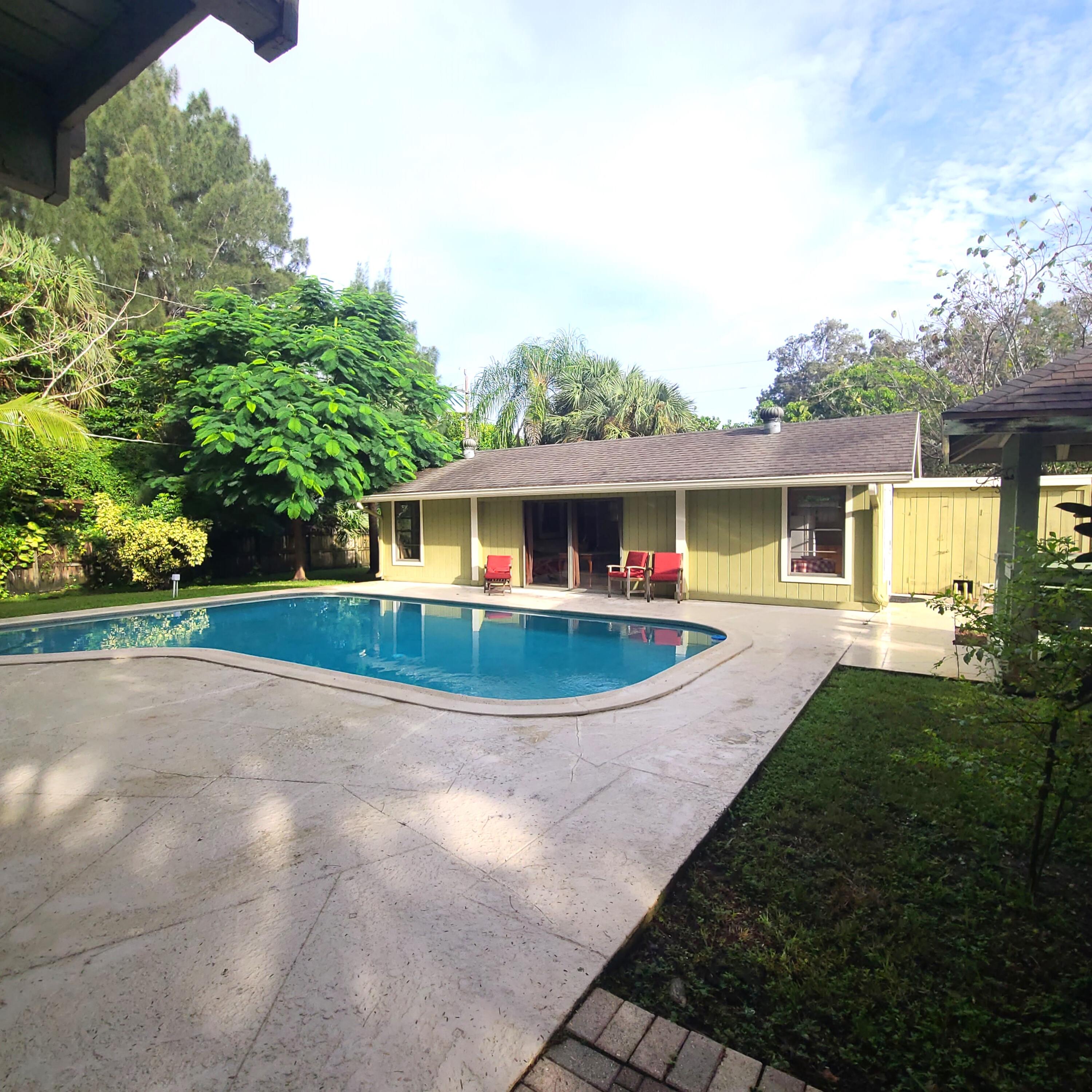 a view of a house with a backyard