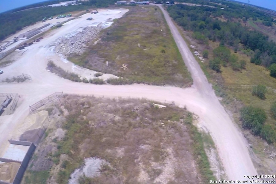 a view of a dry yard