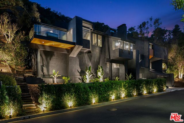 $17,000 | 2001 Roscomare Road | Bel Air-Holmby Hills