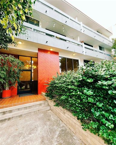 $4,950 | 1252 11th Street, Unit 204 | Santa Monica