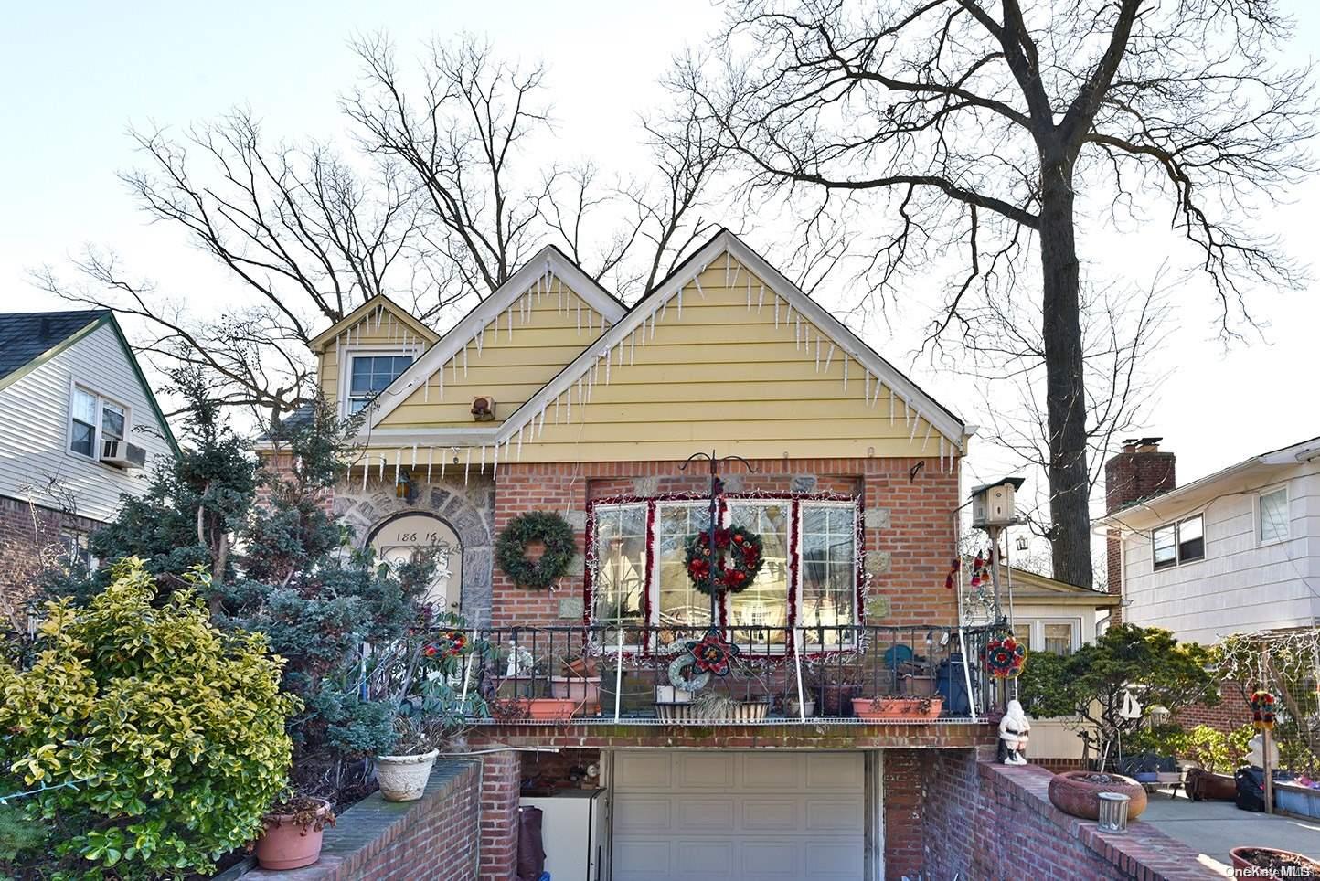 a view of house with a outdoor space