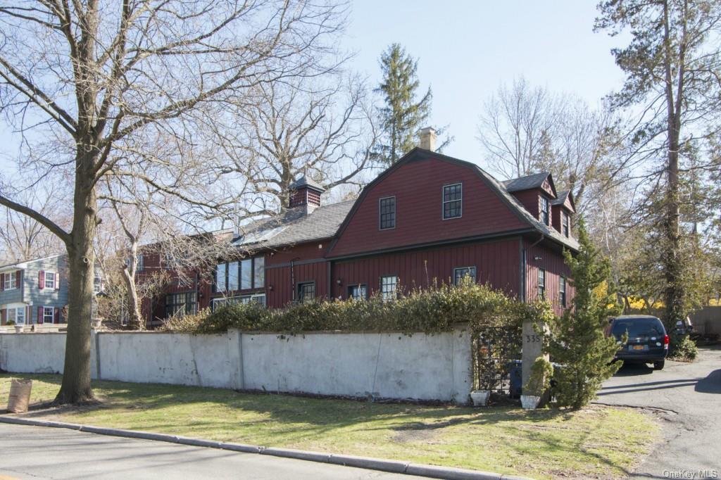 Exterior FrontYou'll love the views from this updated converted barn with sweeping front deck. With over 4,000 sqft, this 5 bedrooms 3 bath home makes a perfect rental.