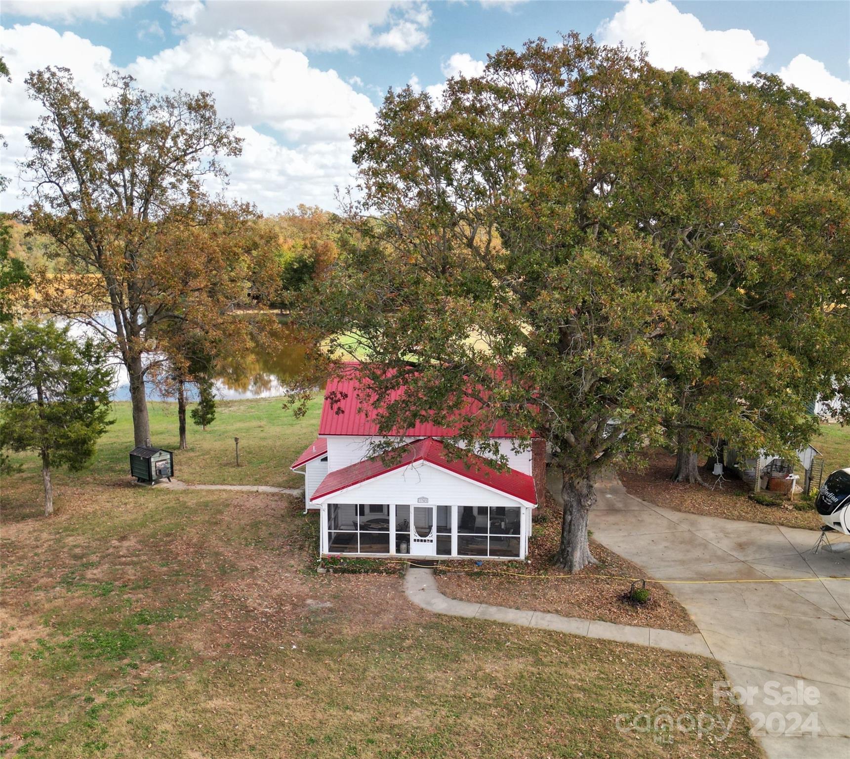 a view of a house with a yard