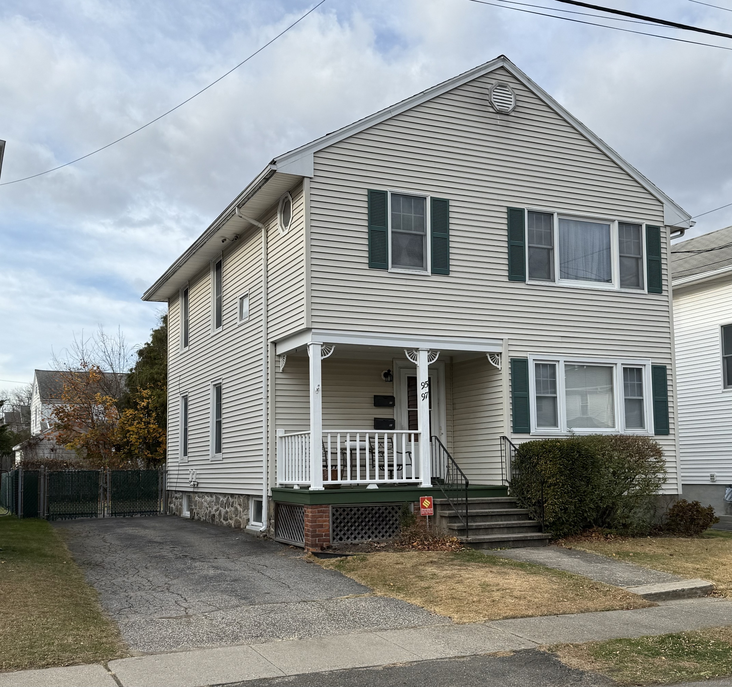 a view of front of a house