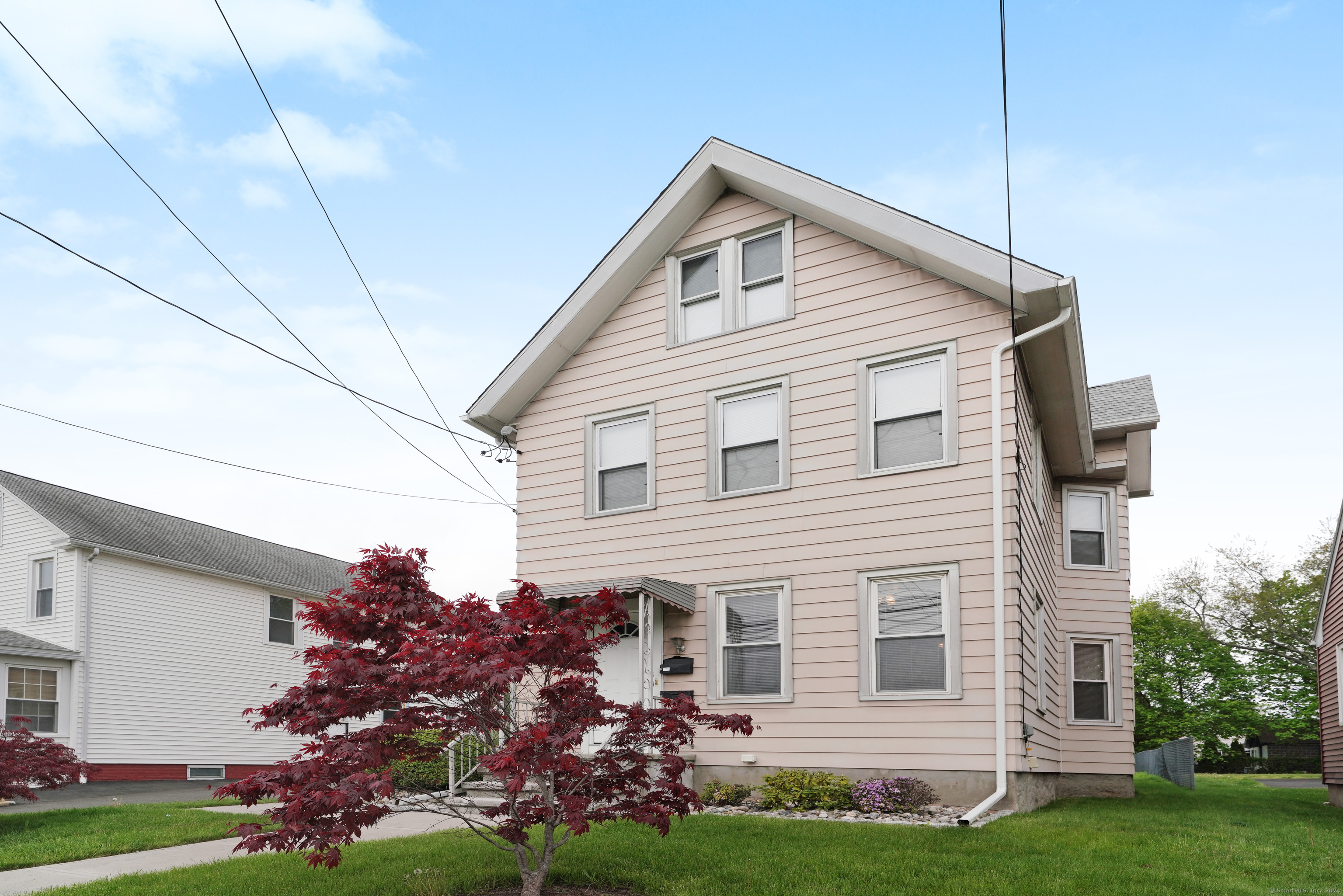 a view of a house with a yard