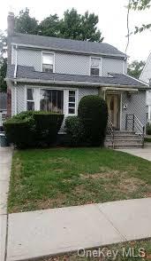 View of front of home featuring a front lawn