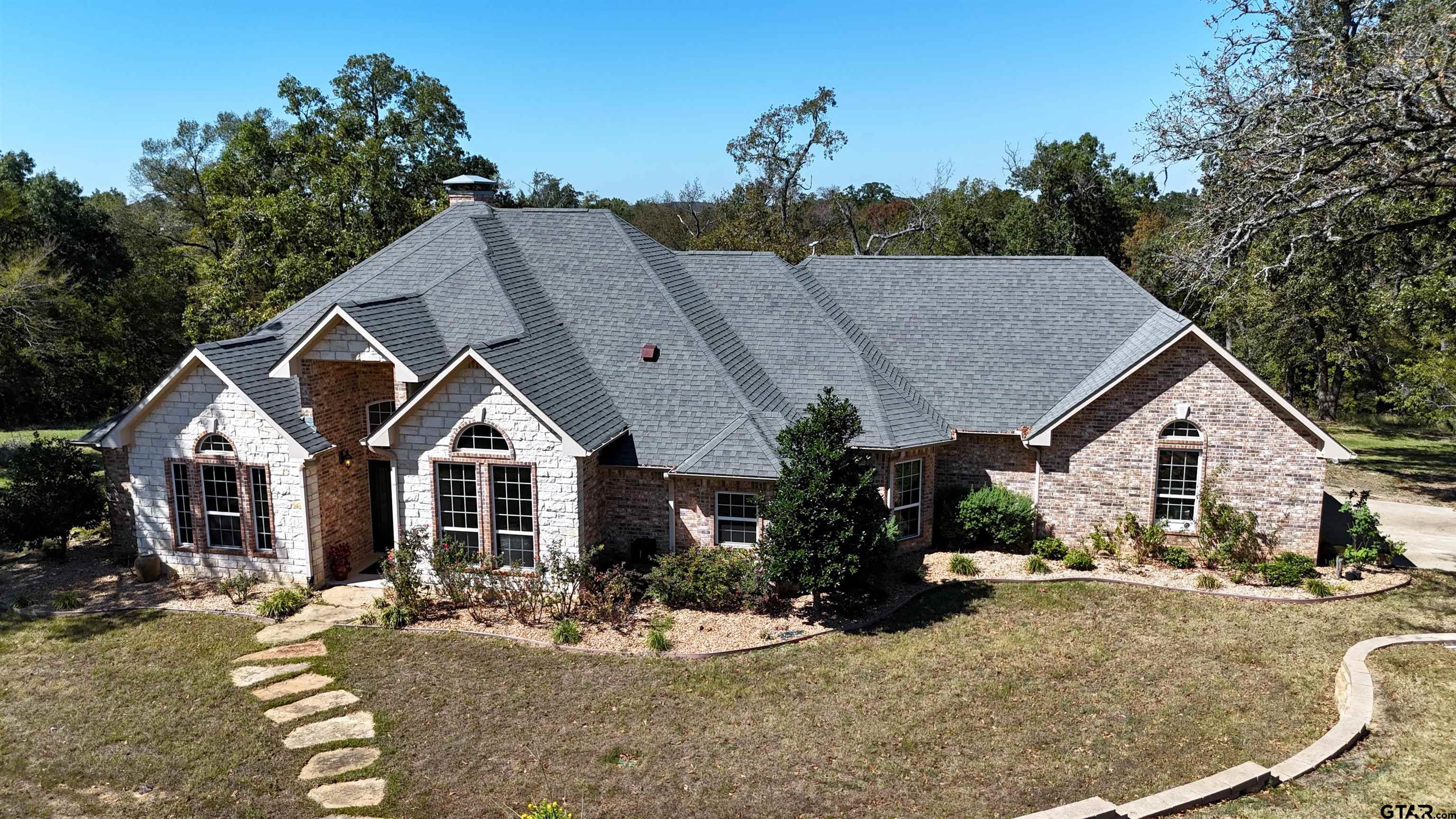 a view of a house with a yard